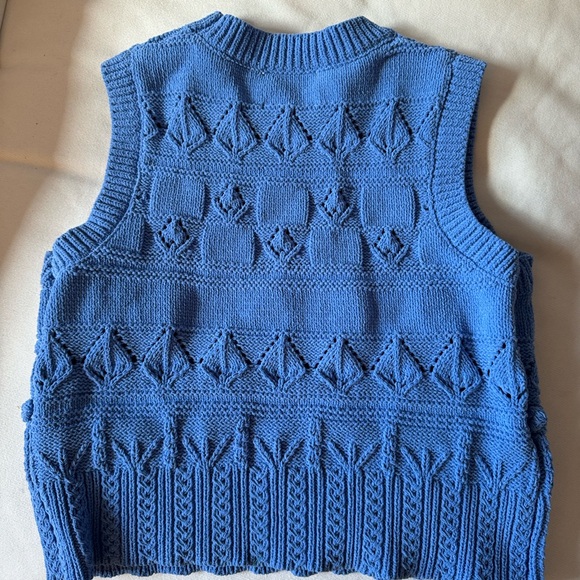 Blue knit vest, used once, as new. - Picture 2 of 2